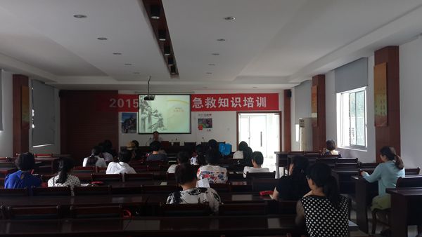 昆山市张浦镇开展急救知识培训.jpg