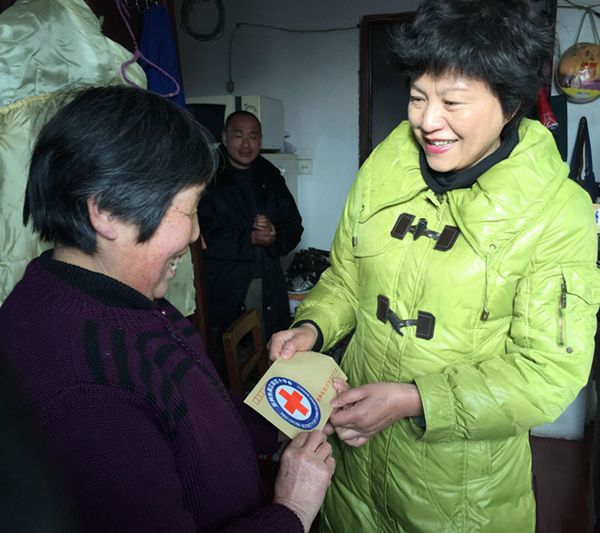 数九寒天送温暖 殷殷深情暖民心.jpg