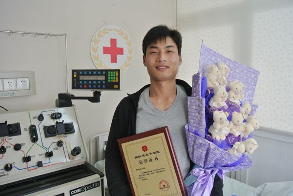 退伍小伙终圆捐髓救人梦.jpg