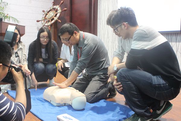 姑苏区娄门街道全员学急救.jpg