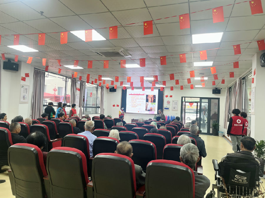 关爱老人 红十字“救”在身边.jpg